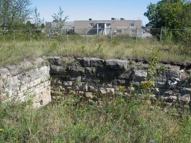 Le restant d'un fossé