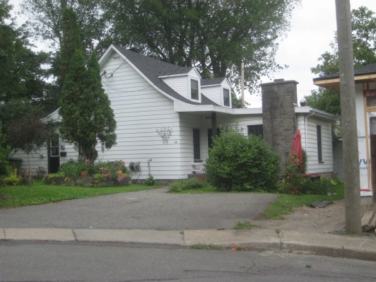 Toiture à la Canadienne, le 24, rue Saint-Thomas