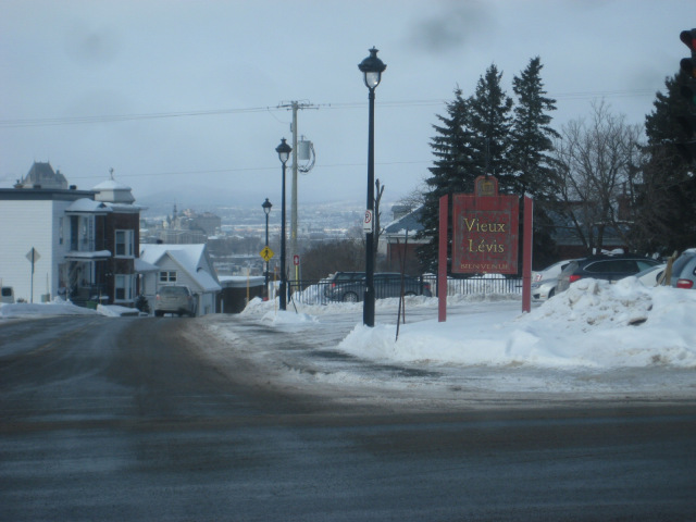 Vue de l'enseigne de bienvenue que la ville a fait disparaître en 2015.