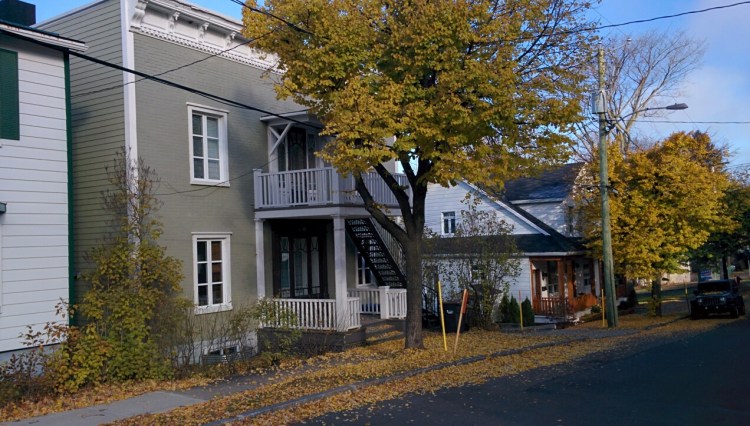 La maison construite en 1864 par Jean-Baptiste Thériault à moins de cent pas du Couvent de Lévis