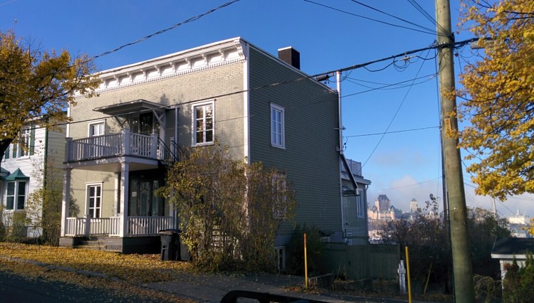 Une maison avec vue imprenable sur Québec et le fleuve Saint-Laurent