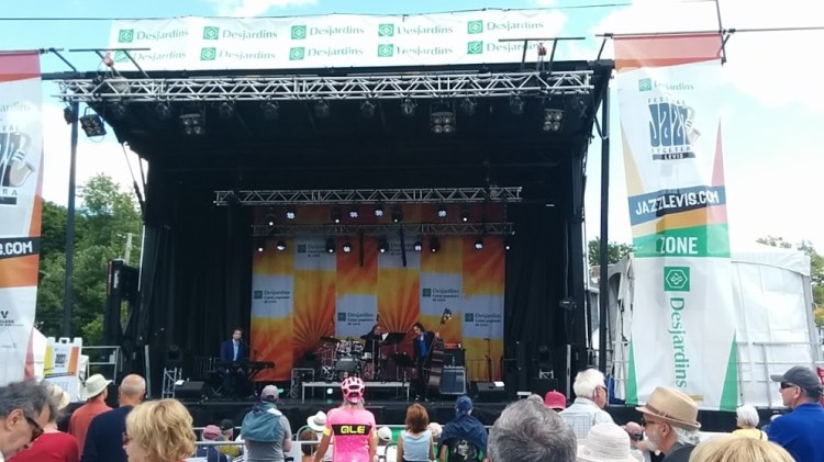 Terrasse - Scene de spectacle 4